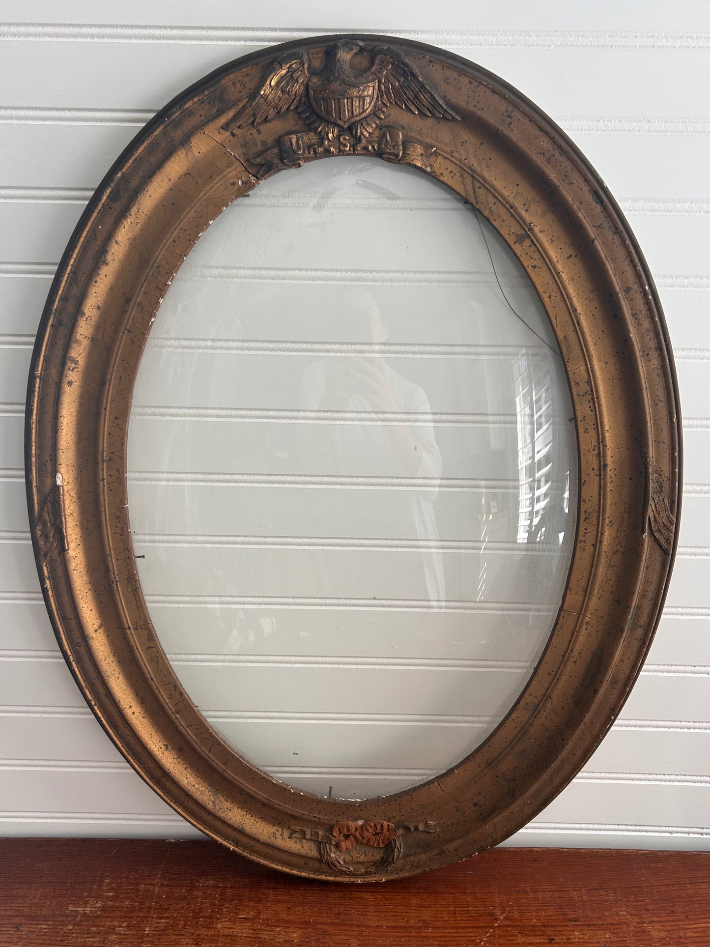 Antique-Style Oval Frame with Convex Glass & Eagle Crest