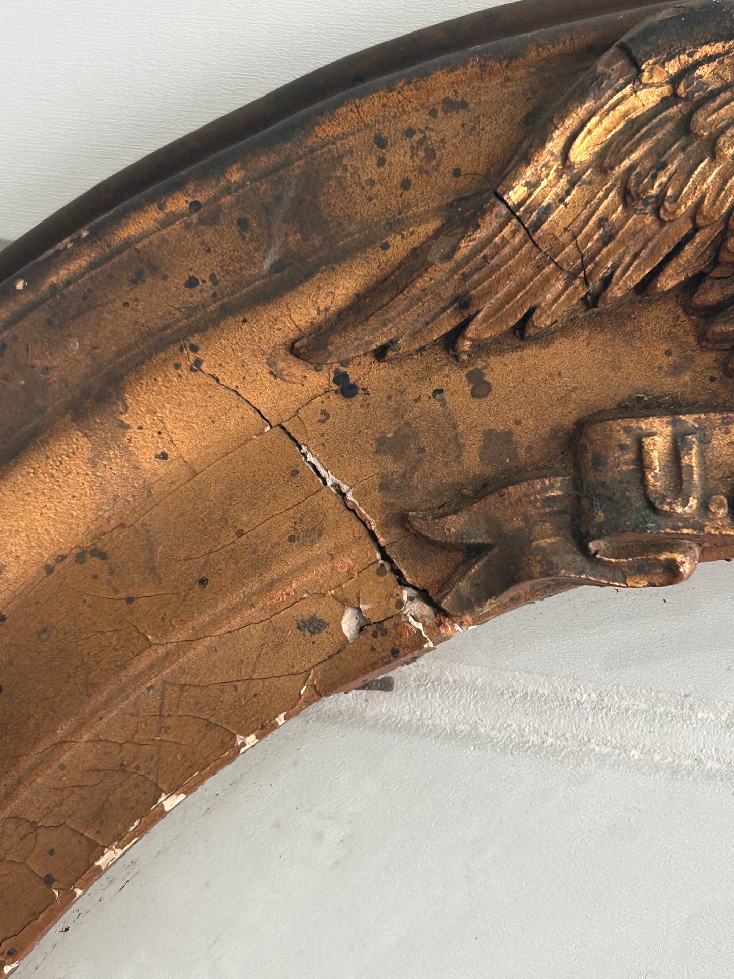 Antique-Style Oval Frame with Convex Glass & Eagle Crest